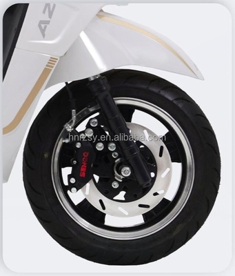 Κατώτατη υψηλή ταχύτητα 48/60/72v 1000w Ηλεκτρική μοτοσυκλέτα με γωνία αναρρίχησης 15 και 10 ίντσες Ηλεκτρική μηχανή