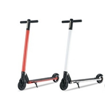 Κατηγορία Δύο τροχούς Scooter 8 ιντσών Ενηλίκιος αναδιπλούμενο ηλεκτρικό skateboard Χρόνος φόρτισης μεγάλης εμβέλειας 6-8h για μετακίνηση